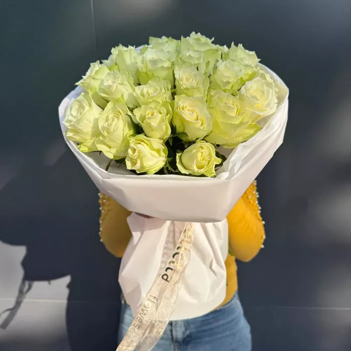 25 белых импортных роз 50 см