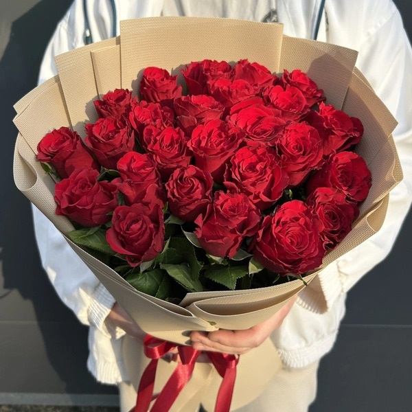 25 импортных роз