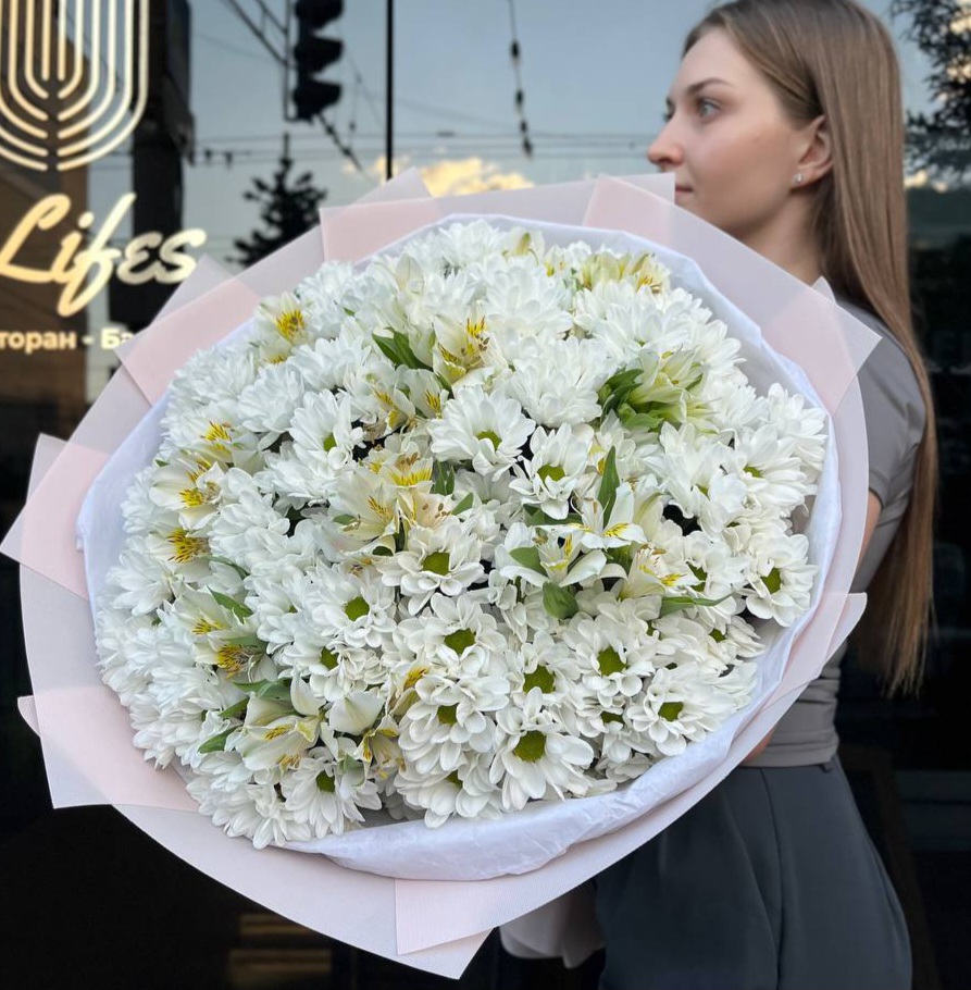 Белая хризантема с альстромерией